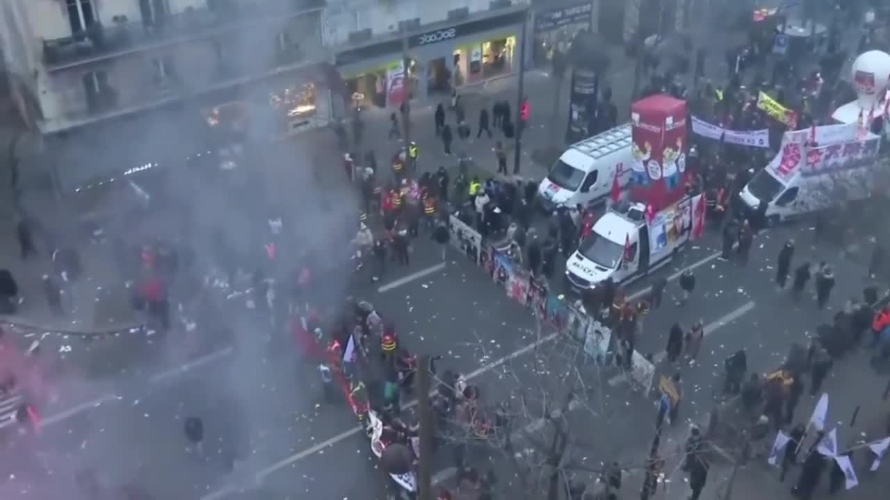 تظاهرات في فرنسا (2)